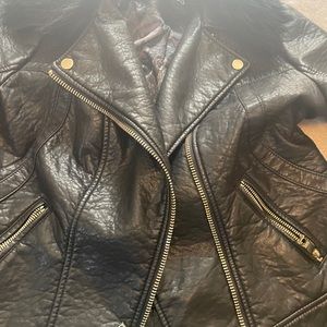 Leather guess jacket with fur used